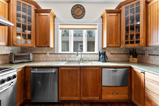 1011 E BROAD STREET, Tampa, FL 33604