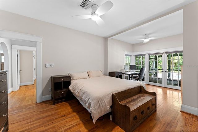 1011 E BROAD STREET, Tampa, FL 33604