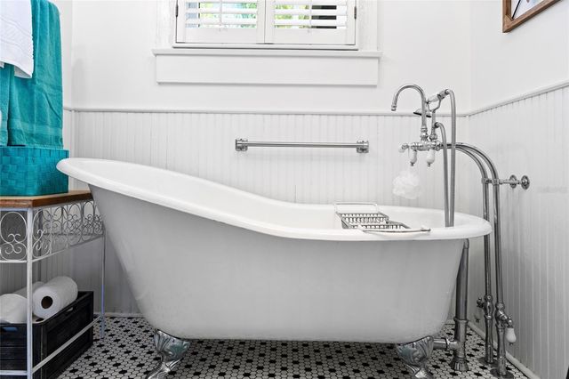 1011 E BROAD STREET, Tampa, FL 33604