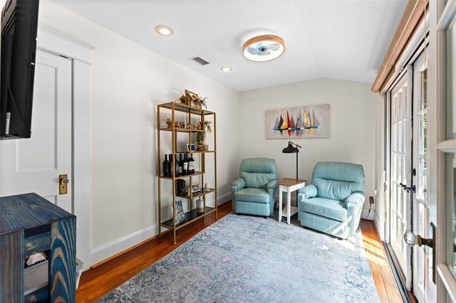 1011 E BROAD STREET, Tampa, FL 33604