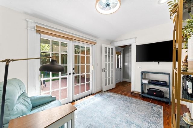 1011 E BROAD STREET, Tampa, FL 33604