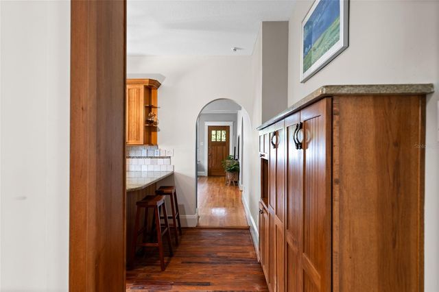 1011 E BROAD STREET, Tampa, FL 33604