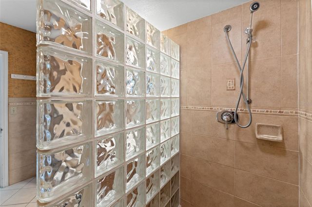 1011 E BROAD STREET, Tampa, FL 33604