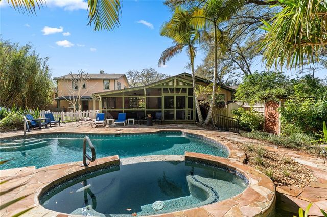 1011 E BROAD STREET, Tampa, FL 33604