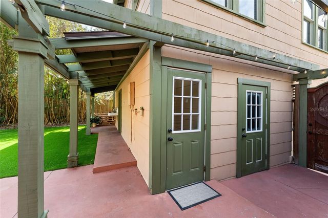 1011 E BROAD STREET, Tampa, FL 33604