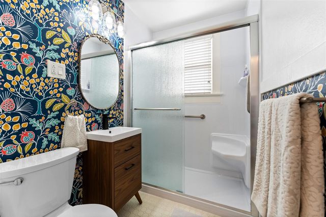 1011 E BROAD STREET, Tampa, FL 33604