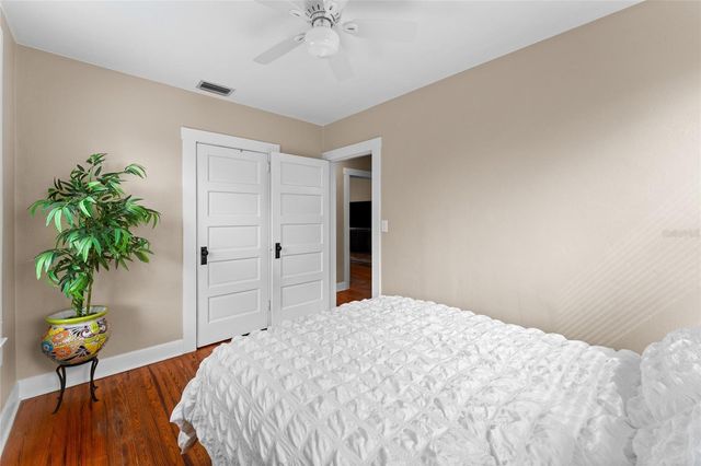 1011 E BROAD STREET, Tampa, FL 33604