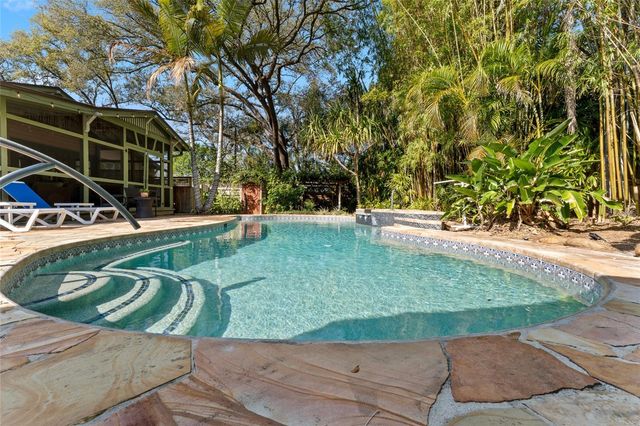 1011 E BROAD STREET, Tampa, FL 33604