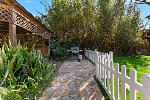 1011 E BROAD STREET, Tampa, FL 33604