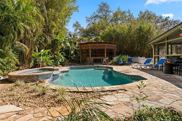 1011 E BROAD STREET, Tampa, FL 33604