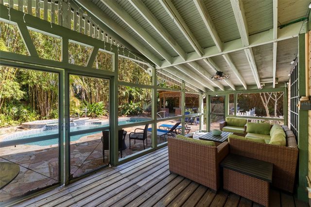 1011 E BROAD STREET, Tampa, FL 33604