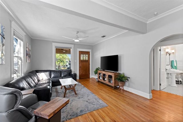 1011 E BROAD STREET, Tampa, FL 33604