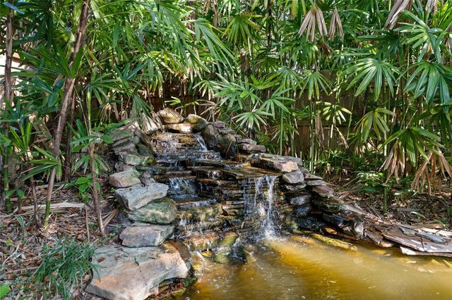 1011 E BROAD STREET, Tampa, FL 33604