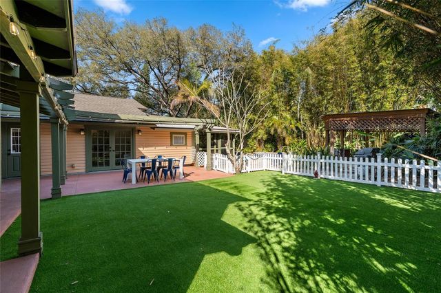 1011 E BROAD STREET, Tampa, FL 33604