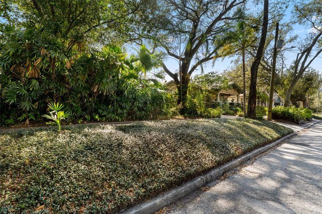 1011 E BROAD STREET, Tampa, FL 33604