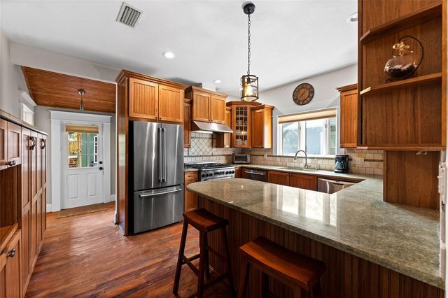 1011 E BROAD STREET, Tampa, FL 33604