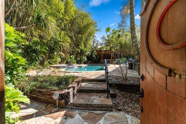 1011 E BROAD STREET, Tampa, FL 33604