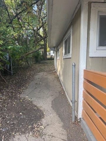 1340 S EMERY Avenue, Independence, MO 64055