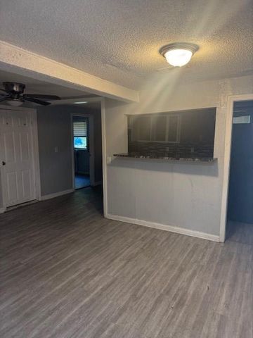 1340 S EMERY Avenue, Independence, MO 64055