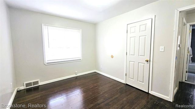 5205 Cadieux Road, Detroit, MI 48224