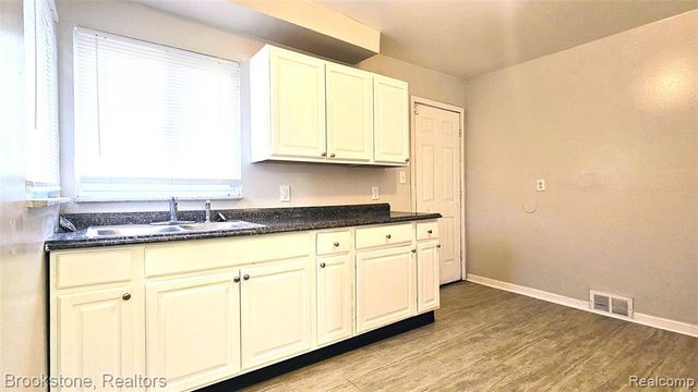 5205 Cadieux Road, Detroit, MI 48224