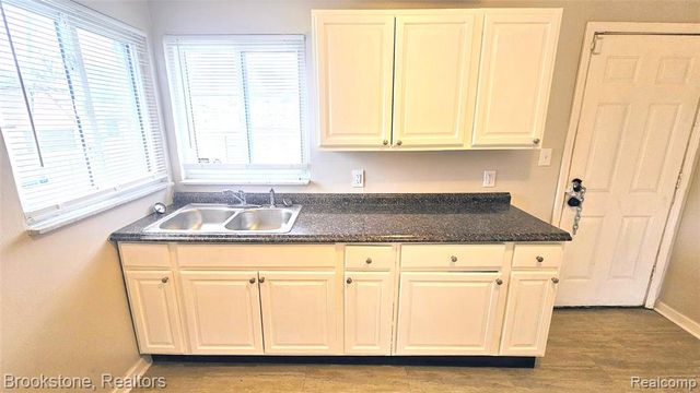 5205 Cadieux Road, Detroit, MI 48224