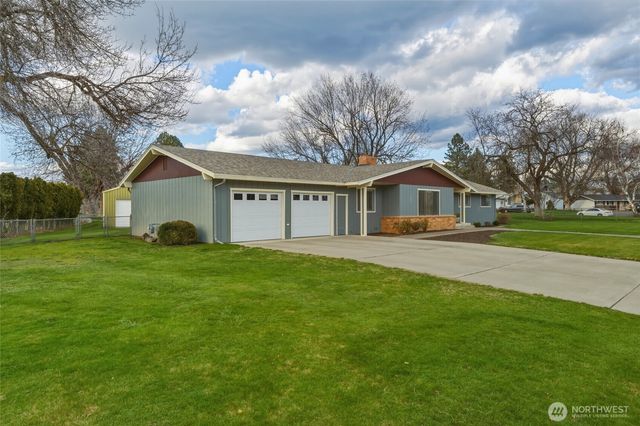 305 NE A Street, College Place, WA 99324