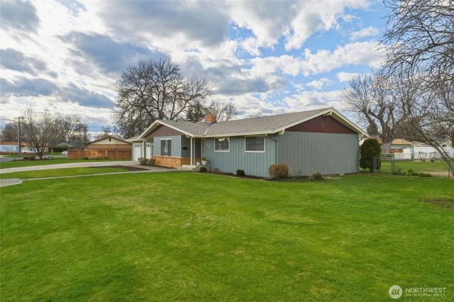 305 NE A Street, College Place, WA 99324