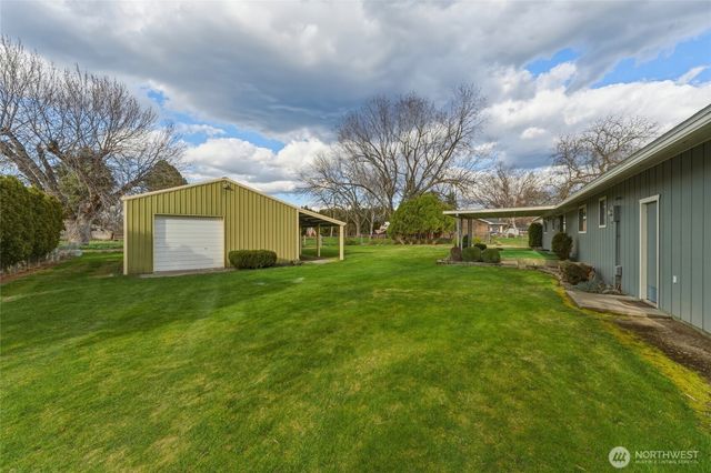 305 NE A Street, College Place, WA 99324