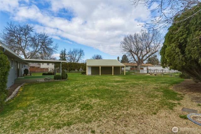 305 NE A Street, College Place, WA 99324