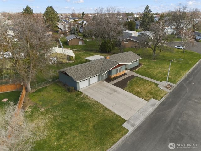 305 NE A Street, College Place, WA 99324