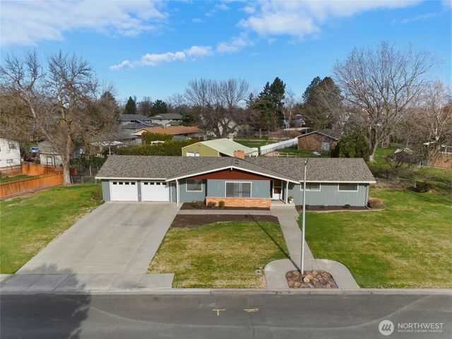 305 NE A Street, College Place, WA 99324