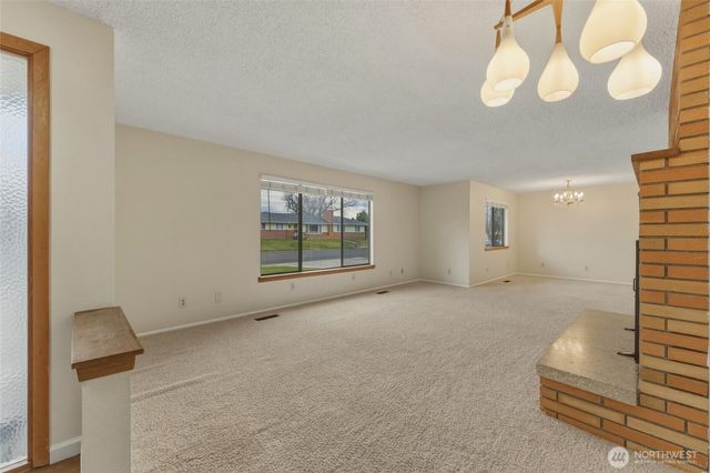 305 NE A Street, College Place, WA 99324