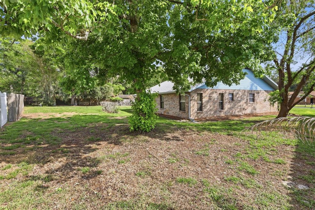 Image 25 of property listing at 831 FREEMANS FARM ROAD, Deland, FL 32720