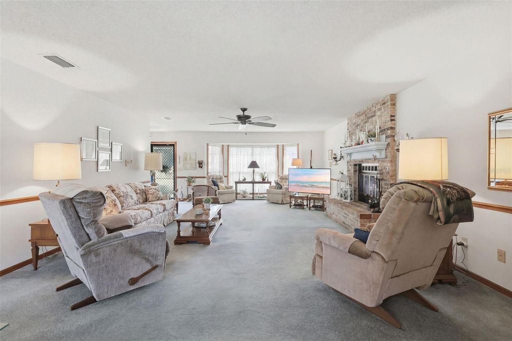 Image 4 of property listing at 831 FREEMANS FARM ROAD, Deland, FL 32720