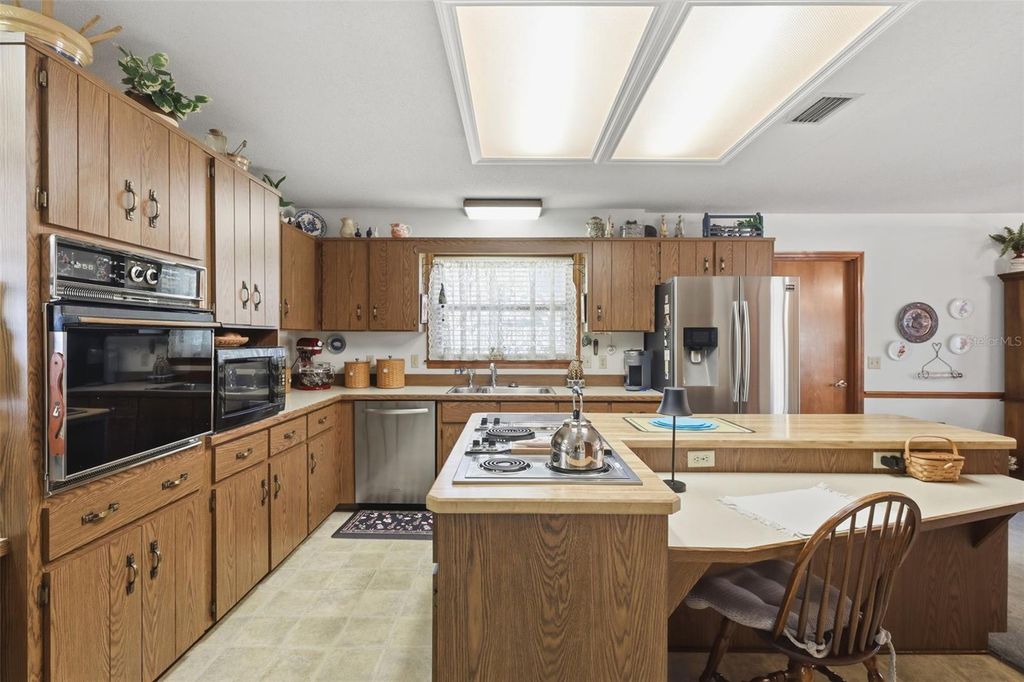 Image 9 of property listing at 831 FREEMANS FARM ROAD, Deland, FL 32720