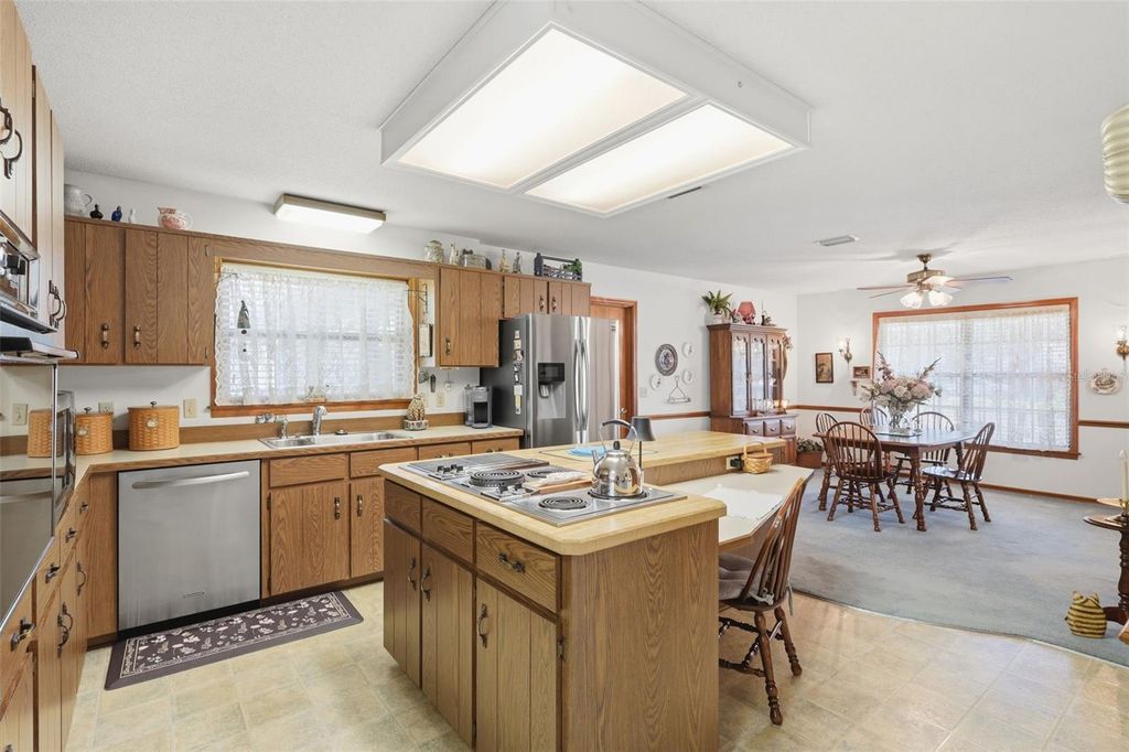 Image 10 of property listing at 831 FREEMANS FARM ROAD, Deland, FL 32720