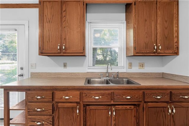 10324 Oakland Avenue, Kansas City, MO 64134