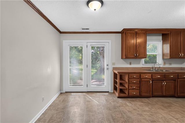 10324 Oakland Avenue, Kansas City, MO 64134