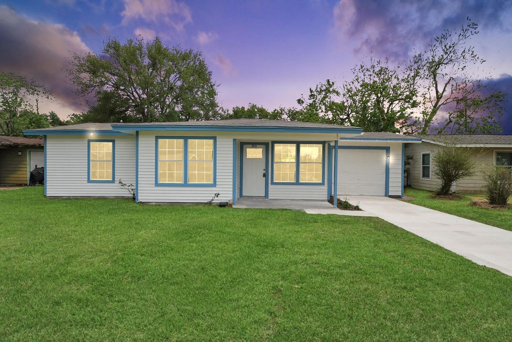 3511 Palm Avenue, Texas City, TX 77590