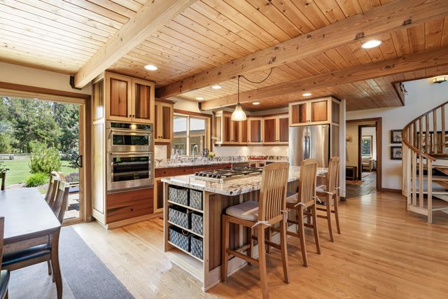 55635 Gatehouse Lane, Bend, OR 97707