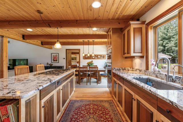 55635 Gatehouse Lane, Bend, OR 97707