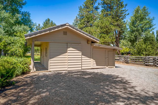 55635 Gatehouse Lane, Bend, OR 97707
