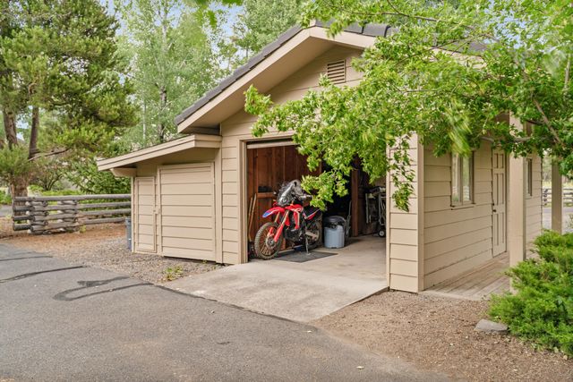 55635 Gatehouse Lane, Bend, OR 97707