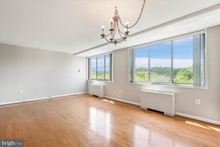 10401 GROSVENOR PL #825, Rockville, MD 20852