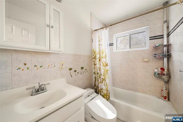 525 Chestnut Street, Ridgefield, NJ 07657