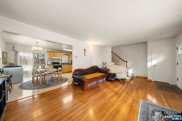 525 Chestnut Street, Ridgefield, NJ 07657