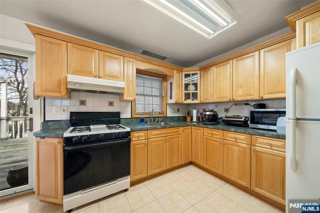 525 Chestnut Street, Ridgefield, NJ 07657