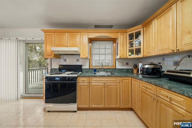 525 Chestnut Street, Ridgefield, NJ 07657