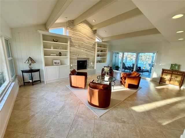 812 ISLAND WAY, Clearwater Beach, FL 33767